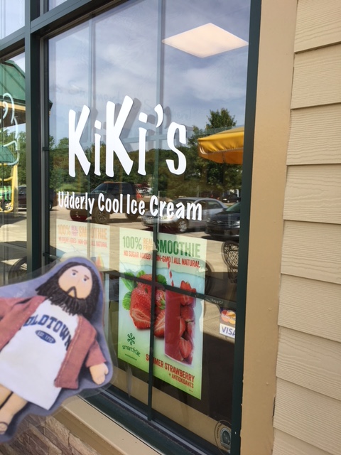 Flat Jesus at Kiki's for Ice Cream